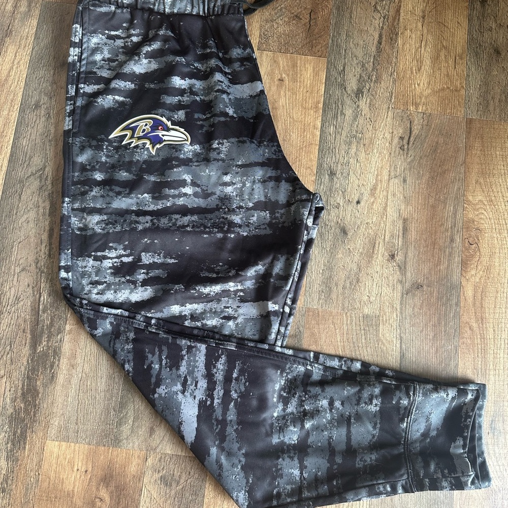 Baltimore Ravens Men’s active joggers Size Large